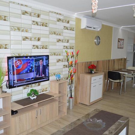 Siofok Ezuestpart Granada 2 Koezvetlen Vizparti Apartman Apartment Ngoại thất bức ảnh