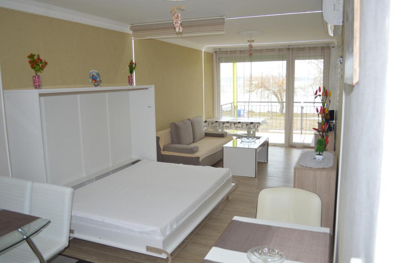 Siofok Ezuestpart Granada 2 Koezvetlen Vizparti Apartman Apartment Ngoại thất bức ảnh