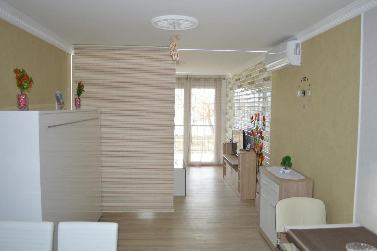 Siofok Ezuestpart Granada 2 Koezvetlen Vizparti Apartman Apartment Ngoại thất bức ảnh