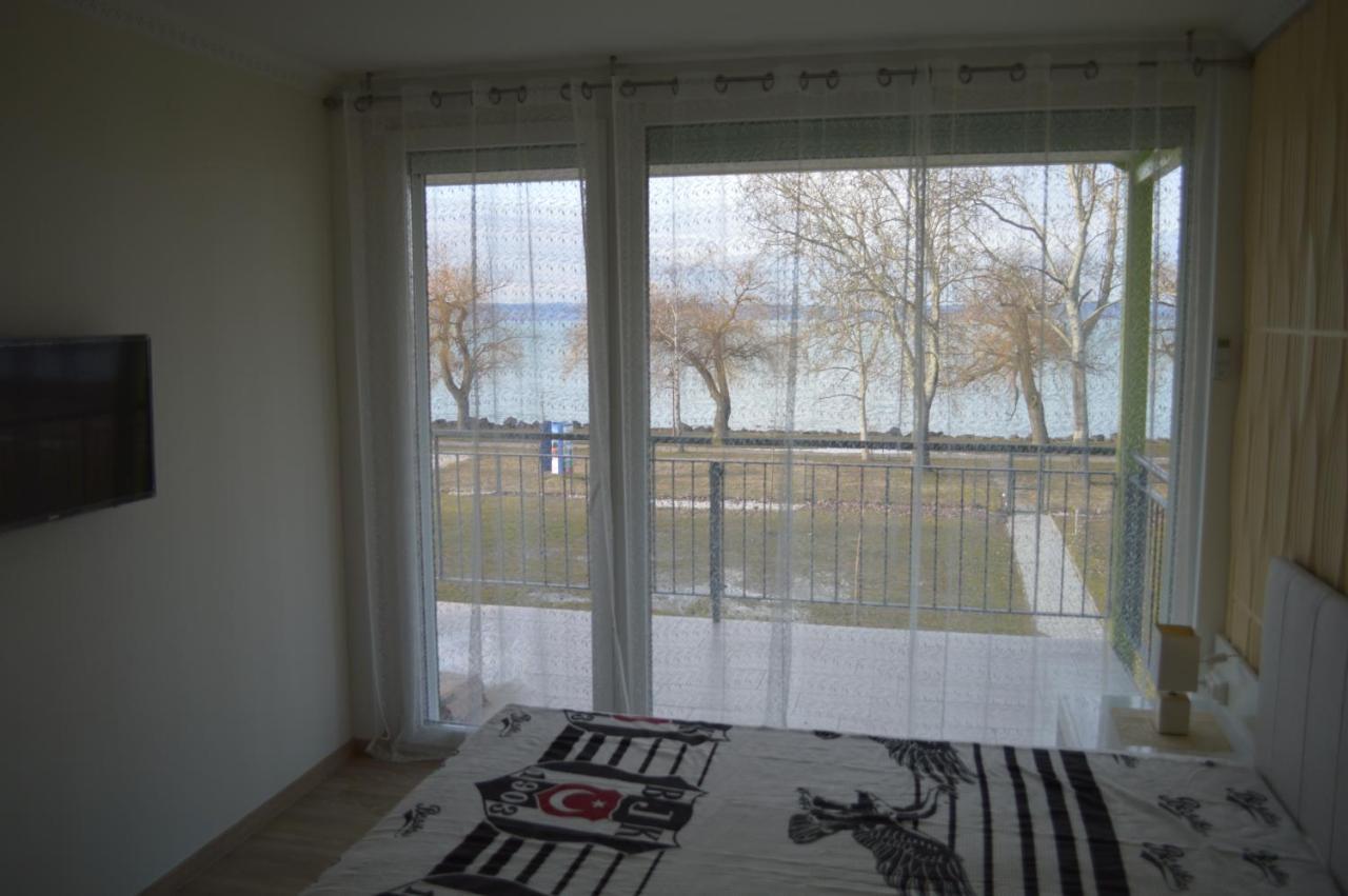 Siofok Ezuestpart Granada 2 Koezvetlen Vizparti Apartman Apartment Ngoại thất bức ảnh