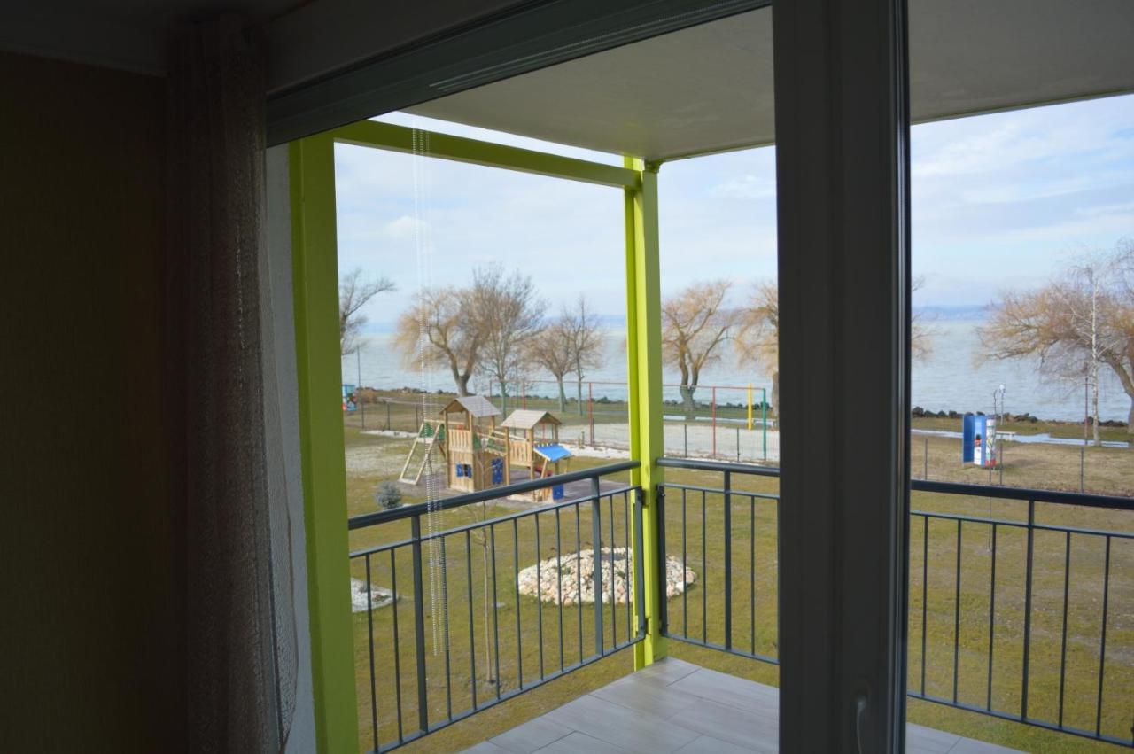 Siofok Ezuestpart Granada 2 Koezvetlen Vizparti Apartman Apartment Ngoại thất bức ảnh